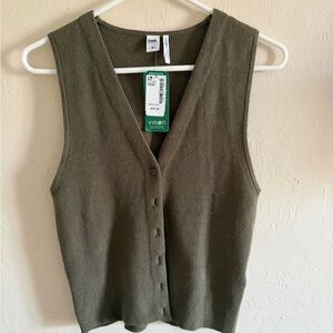 NWT Simons Olive Knit Button-Front Sleeveless Vest